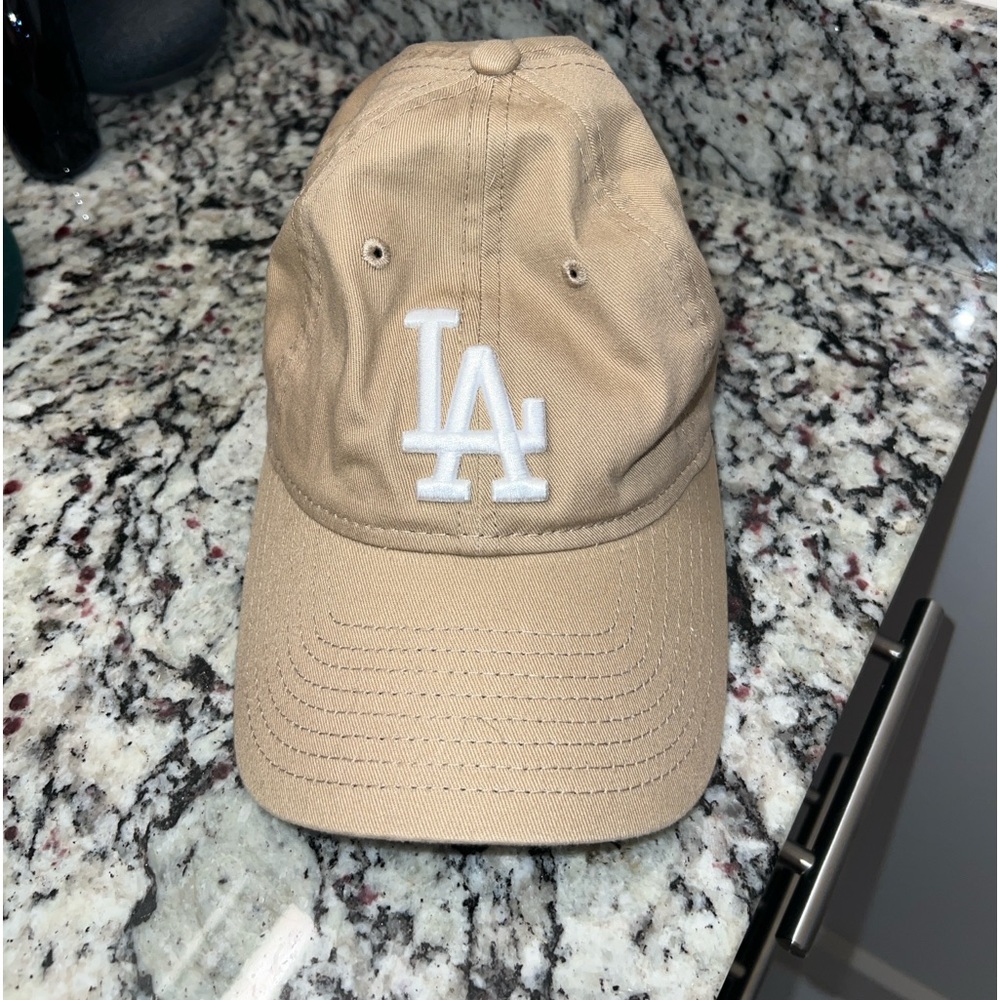 LA x Aritzia Hat
